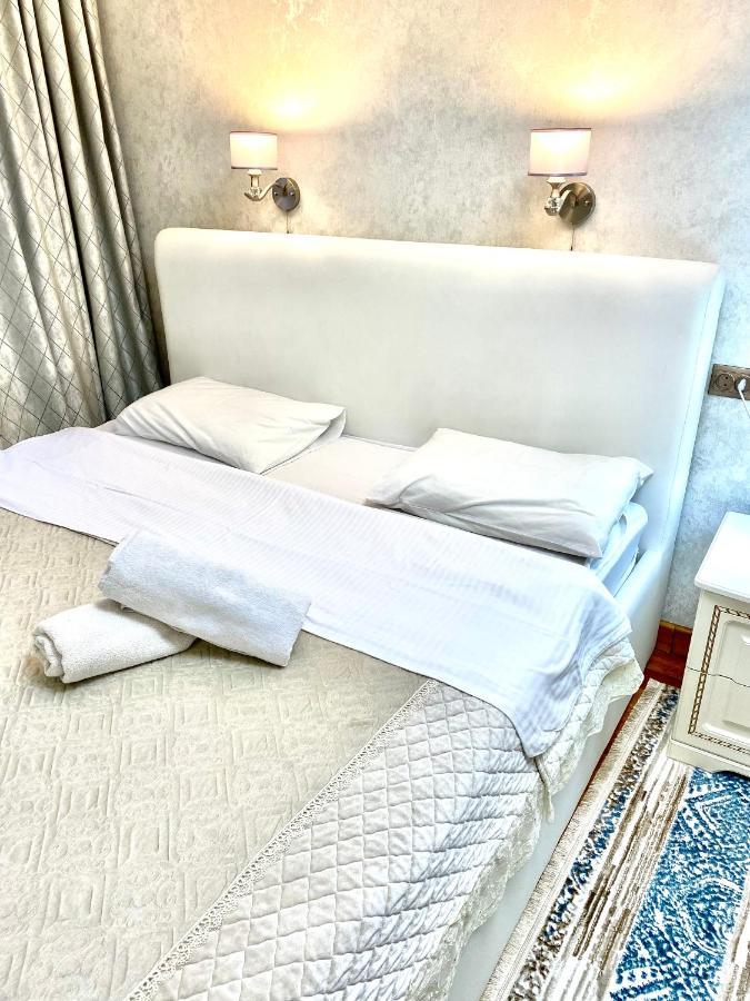 Просторная 3 Комнатная Квартира На Арбате Leilighet Almaty Eksteriør bilde